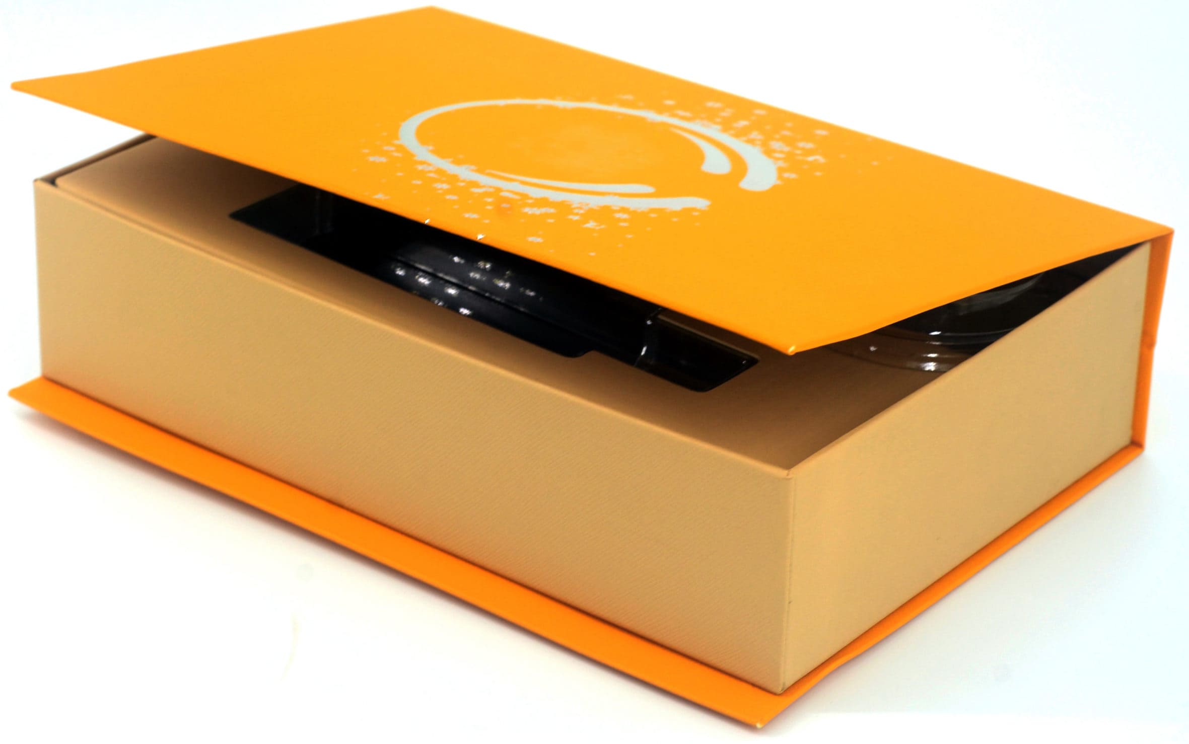 橙色打开的盒子